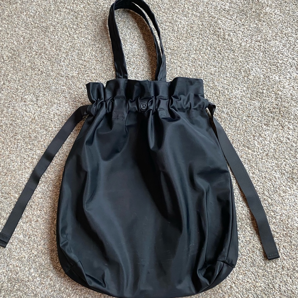 Lululemon tote